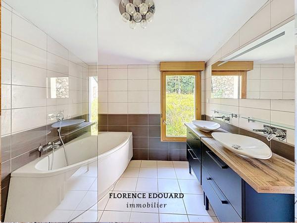 Maison 13 pièces - 368 m²