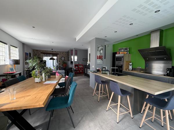 Appartement
         6 pièces
        - 128 m² Exclusivité 325 000 €*
