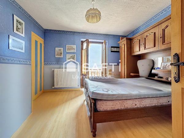 Maison familiale d’environ 110 m² – Beaux volumes, fort potentiel, jardin et garages