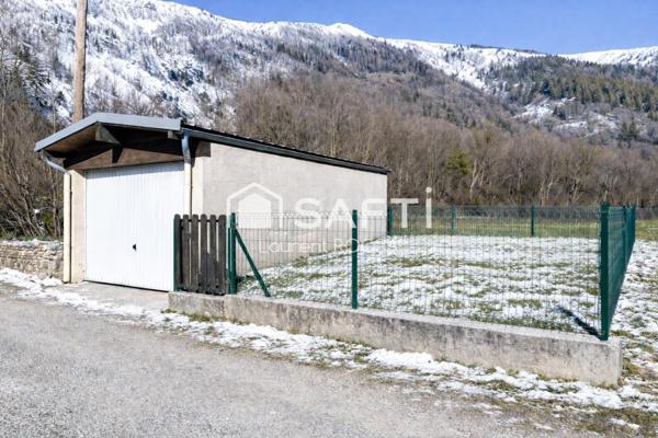 Maison familiale d’environ 110 m² – Beaux volumes, fort potentiel, jardin et garages