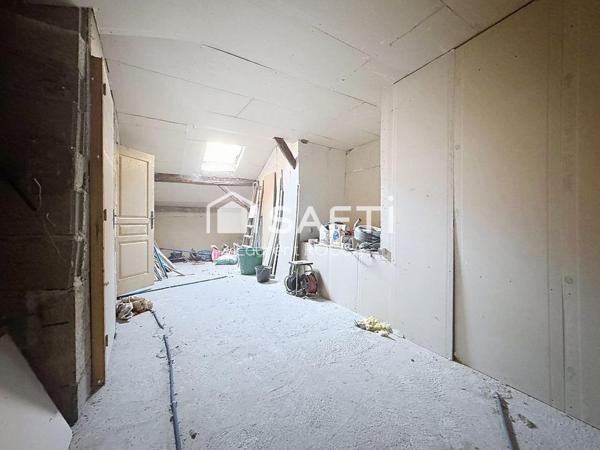 Maison familiale d’environ 110 m² – Beaux volumes, fort potentiel, jardin et garages