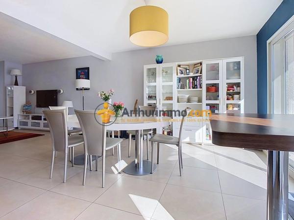 Vente                                                      Appartement
                        
                     4 pièces                      132 m2                     à Perpignan