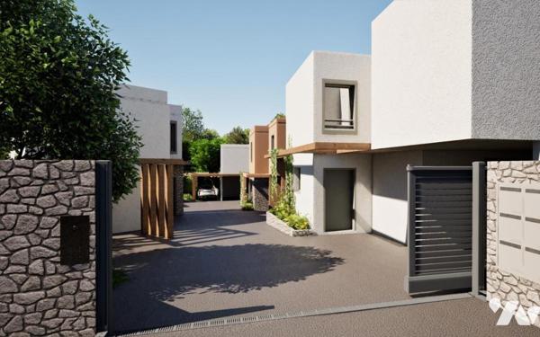 VILLA AVEC JARDIN ET JACUZZI - DEUX STATIONNEMENTS.