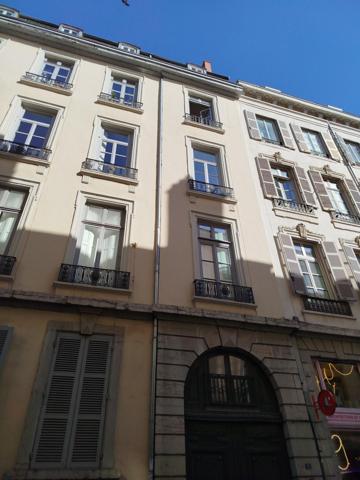 BELLECOUR STUDIO 4 étage ascenseur