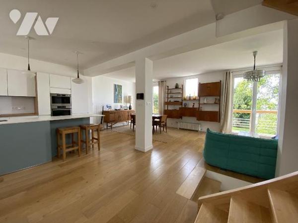 BREST CENTRE-VILLE - MAISON RÉNOVÉE AVEC JARDIN
Au coeur de Brest, à proximité immédiate du ce...