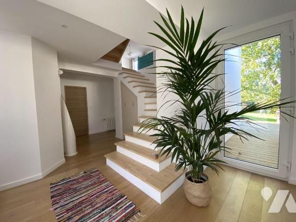 BREST CENTRE-VILLE - MAISON RÉNOVÉE AVEC JARDIN
Au coeur de Brest, à proximité immédiate du ce...