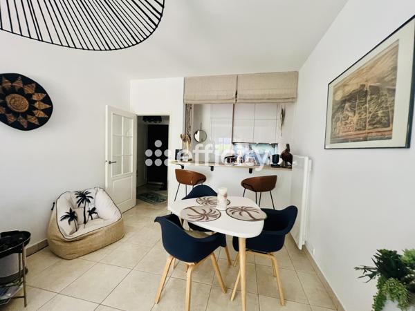 Appartement
         2 pièces
        - 44 m² 398 000 € *