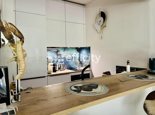 Appartement
         2 pièces
        - 44 m² 398 000 € *