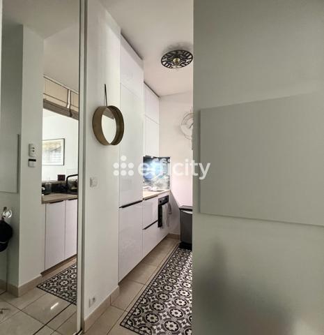 Appartement
         2 pièces
        - 44 m² 398 000 € *