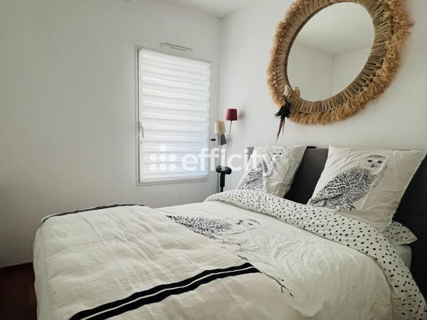 Appartement
         2 pièces
        - 44 m² 398 000 € *