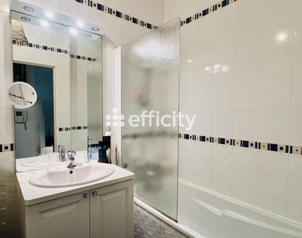 Appartement
         2 pièces
        - 44 m² 398 000 € *