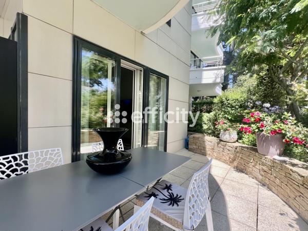 Appartement
         2 pièces
        - 44 m² 398 000 € *