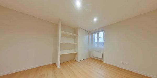 APPARTEMENT T4 A LOUER - L ARBRESLE 84.84 m 2 1 020 € charges comprises par mois