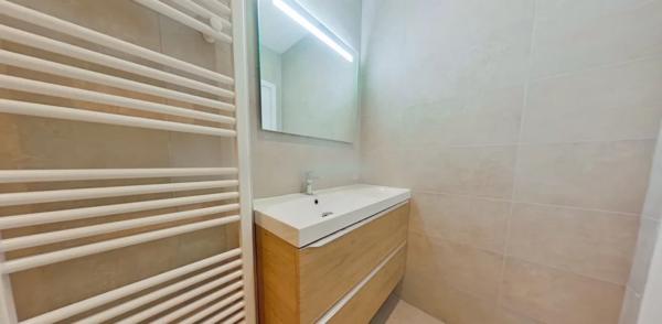 APPARTEMENT T4 A LOUER - L ARBRESLE 84.84 m 2 1 020 € charges comprises par mois