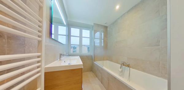 APPARTEMENT T4 A LOUER - L ARBRESLE 84.84 m 2 1 020 € charges comprises par mois