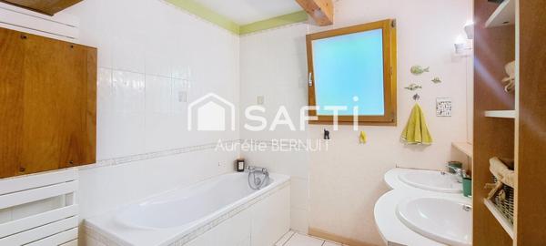 Au calme, maison familiale proche de Quingey