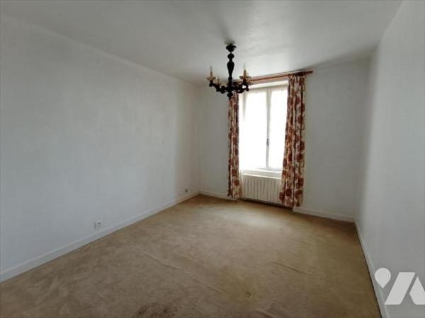 Maison ancienne en campagne d'une surface d'environ 103m² comprenant:-Au rez de chaussée: une s...