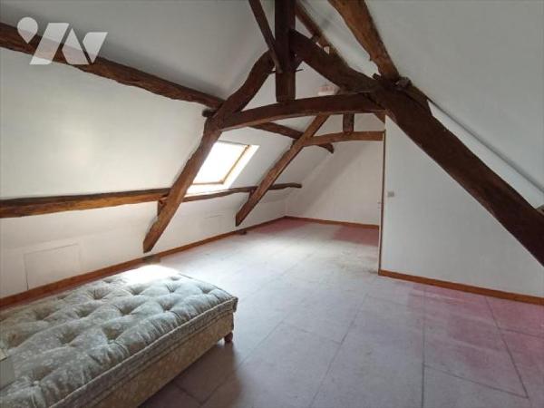 Maison ancienne en campagne d'une surface d'environ 103m² comprenant:-Au rez de chaussée: une s...