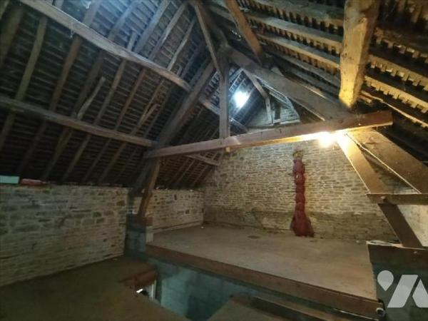 Maison ancienne en campagne d'une surface d'environ 103m² comprenant:-Au rez de chaussée: une s...