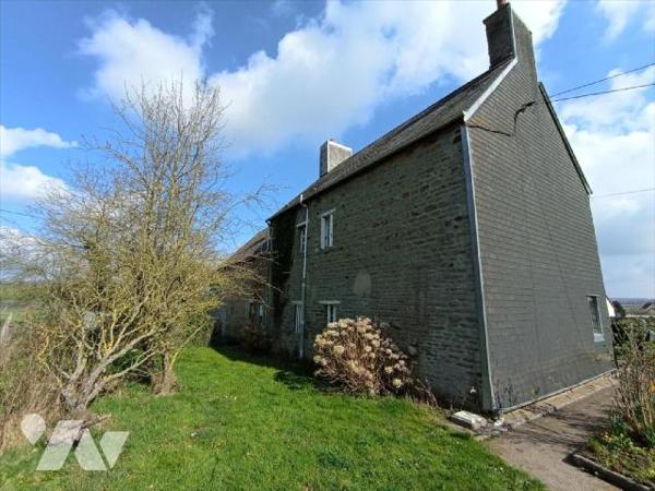 Maison ancienne en campagne d'une surface d'environ 103m² comprenant:-Au rez de chaussée: une s...