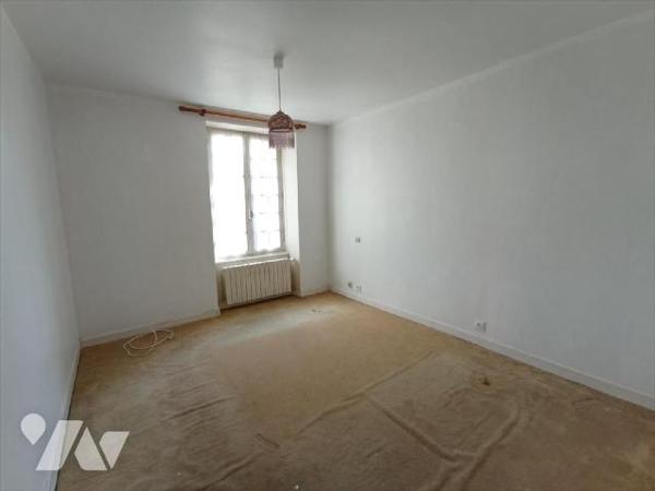 Maison ancienne en campagne d'une surface d'environ 103m² comprenant:-Au rez de chaussée: une s...