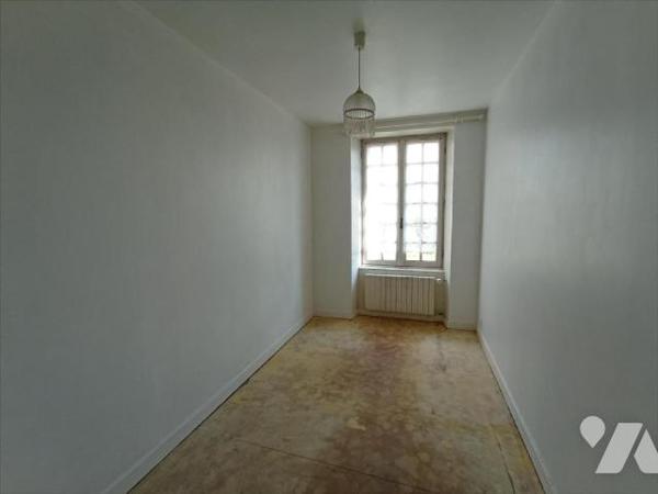 Maison ancienne en campagne d'une surface d'environ 103m² comprenant:-Au rez de chaussée: une s...