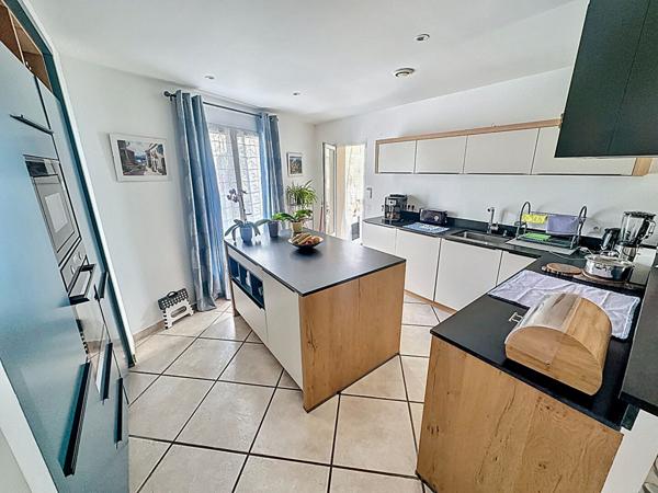 Maison Provençale à vendre au Tignet - 5 pièces + piscine + 2 appartements + Garage 120m²