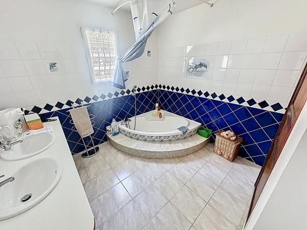 Maison Provençale à vendre au Tignet - 5 pièces + piscine + 2 appartements + Garage 120m²