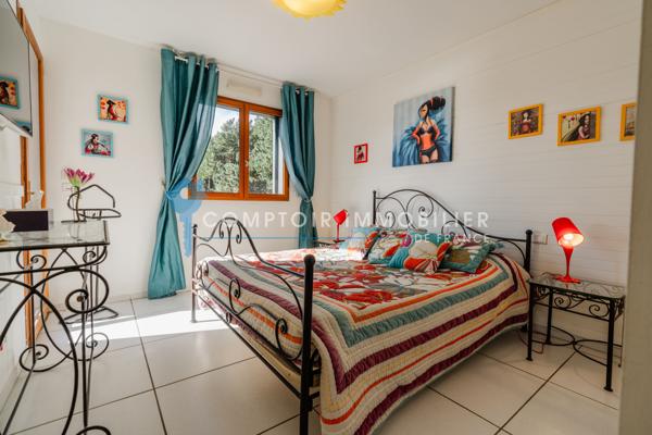 Propriete
                                                                                                                                                                                                                                                                                                                        8 pièce(s)                                                                                                                                                                                                          5 chambre(s)                                                                                                                                                                                                          380  m²