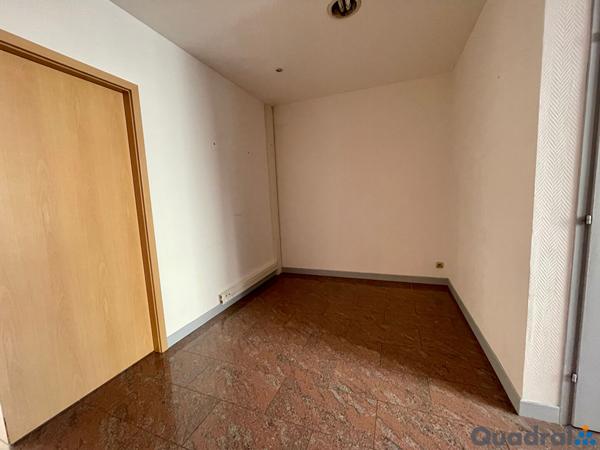 LOCAL COMMERCIAL CENTRE ST AVOLD