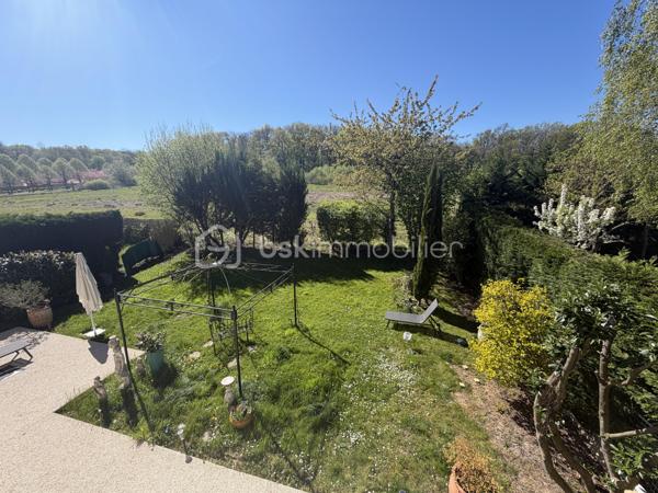 EN Exclusivité ! 
Située dans un environnement calme et prisé, cette magnifique maison Kaufman and broad vous séduira par ses volumes généreux, sa luminosité et son cadre de vie privilégié.

D’une surface totale de 169 m² (dont environ 140 m² habitables et 30m2  de double garage), elle offre des prestations idéales pour une vie de famille confortable.

Au rez-de-chaussée :
Vous découvrirez un grand espace de vie lumineux comprenant un salon, une salle à manger et une cuisine ouverte, parfait pour recevoir et partager des moments conviviaux possibilité de créer très facilement  une chambre avec sa salle d'eau privative qui à l'origine était sur les plan du constructeur . 
Cet espace s’ouvre sur une grande terrasse double  et un jardin exposé plein sud, sans vis-à-vis, garantissant calme et intimité.
Une salle d’eau ainsi qu’une buanderie et un wc séparé complètent ce rez de chaussé . 

À l’étage :

Une suite parentale avec salle de bain et dressing
Deux chambres supplémentaires avec grands rangements
Une salle d’eau
Un WC séparé
Une mezzanine, idéale pour le télétravail, un bureau ou un espace détente

Les + de ce bien :
✔ Maison individuelle (aucune mitoyenneté)
✔ Zéro vis-à-vis
✔ Jardin ensoleillé plein sud
✔ Double garage de 30 m²
✔ Possibilité de stationner 4 véhicules (2 en garage + 2 devant la maison)
✔ Maison lumineuse et fonctionnelle
✔ Secteur très demandé – opportunité rare
  * Possibilité de créer facilement une quatrième chambre au rdc 
  *  Chauffage au sol 
  * porte de garage motorisée 
  *  salle de bain et 2 salles d'eau 


💡 Une maison alliant confort, espace et emplacement de choix – à visiter sans tarder !