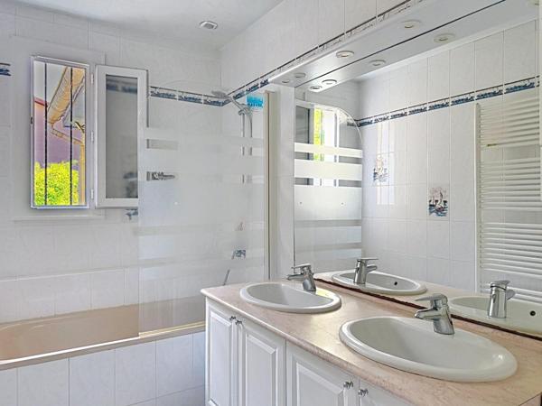 Pavillon 120m2 avec une grande parcelle de 3300m2