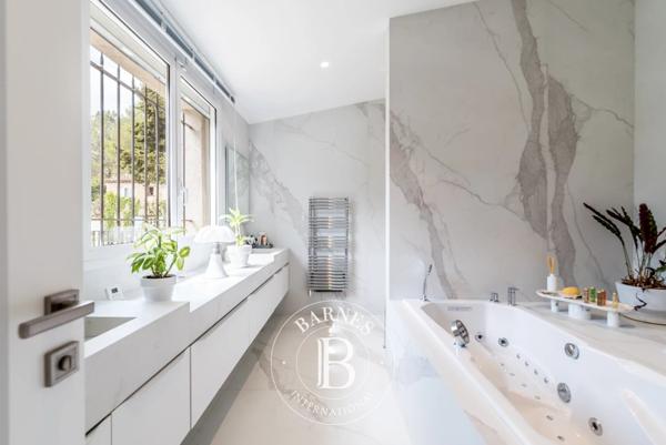 Valbonne, Villa 7 Chambres -  420 m² à vendre
