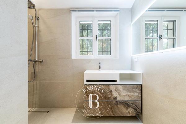 Valbonne, Villa 7 Chambres -  420 m² à vendre