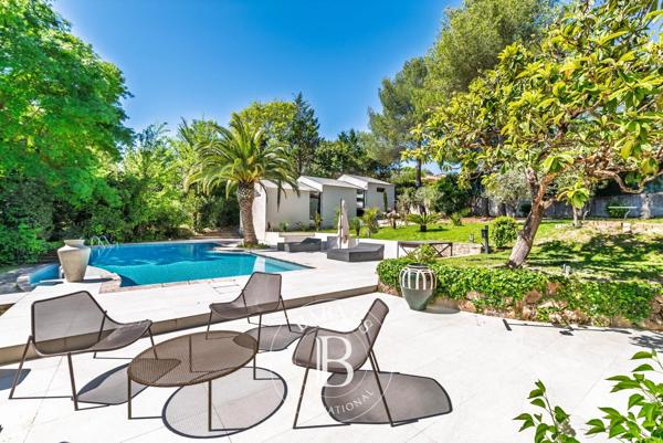 Valbonne, Villa 7 Chambres -  420 m² à vendre