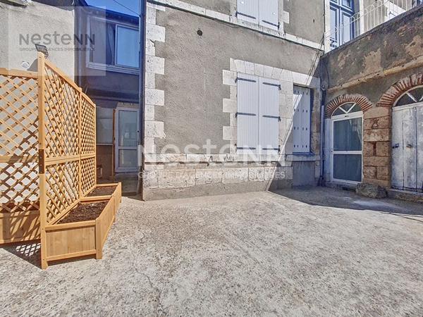 ORLEANS BORDS DE LOIRE - PETITE COPROPRIETE FAIBLES CHARGES - T3 - PARKING ET COUR PRIVEE