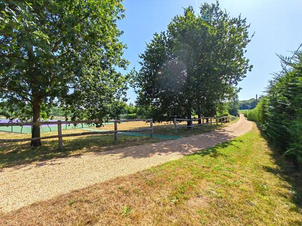 Propriété rurale sur 2ha43ca, sa piscine et son court de tennis
