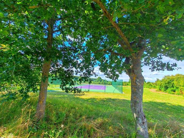 Propriété rurale sur 2ha43ca, sa piscine et son court de tennis