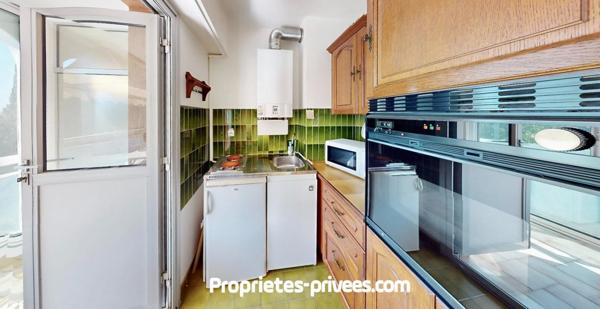 Studio lumineux au coeur d'une pinède avec échappées mer et plage à pied