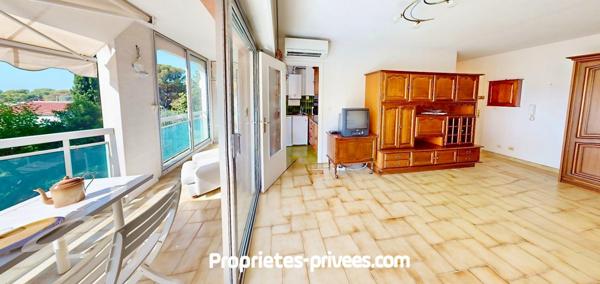 Studio lumineux au coeur d'une pinède avec échappées mer et plage à pied