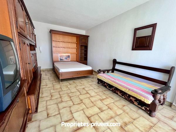 Studio lumineux au coeur d'une pinède avec échappées mer et plage à pied