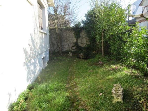 Maison a vendre secteur proche hôpital, Maison de 1966 sur sous sol total  à rénover comprenant...