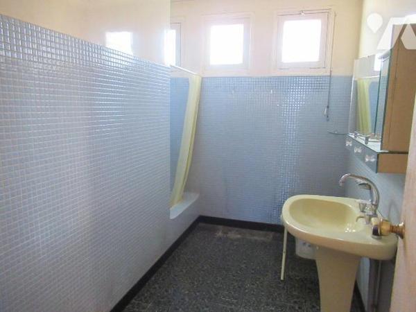 Maison a vendre secteur proche hôpital, Maison de 1966 sur sous sol total  à rénover comprenant...