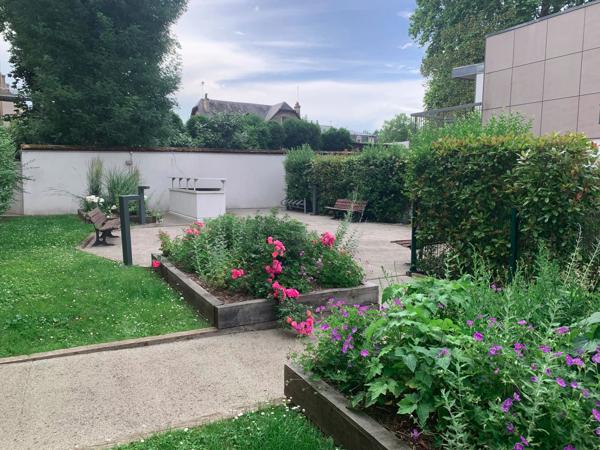 APPARTEMENT / MAISON Duplex Terrasse rez-de-jardin Parking sous-sol