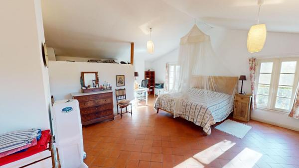 LE MUY: Demeure de prestige en pierre ? Une propriété de caractère au coeur de la Provence varoise