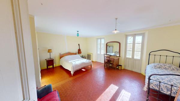 LE MUY: Demeure de prestige en pierre ? Une propriété de caractère au coeur de la Provence varoise