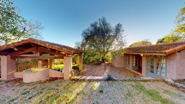 LE MUY: Demeure de prestige en pierre ? Une propriété de caractère au coeur de la Provence varoise