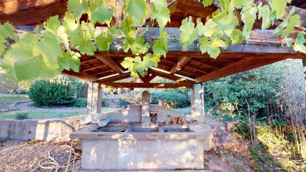 LE MUY: Demeure de prestige en pierre ? Une propriété de caractère au coeur de la Provence varoise