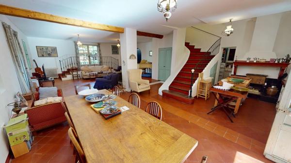 LE MUY: Demeure de prestige en pierre ? Une propriété de caractère au coeur de la Provence varoise