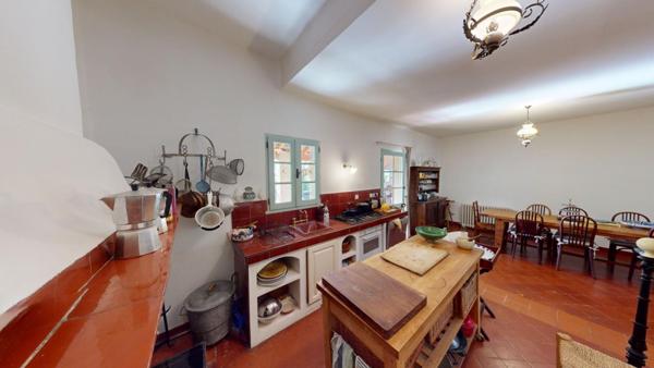 LE MUY: Demeure de prestige en pierre ? Une propriété de caractère au coeur de la Provence varoise